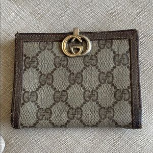 COPY - Gucci bifold logo wallet